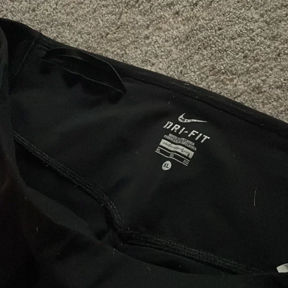 Nike crop leggings with mesh - Picture 3 of 3